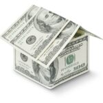 une maison faite d'argent sur fond blanc